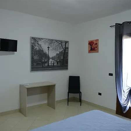 ベッド・アンド・ブレックファスト B&birs 3*