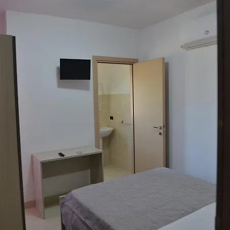 ベッド・アンド・ブレックファスト B&birs 3*